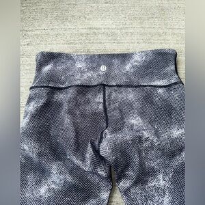 Lululemon Wunder Under Pant III Diffusion White Black Chevron Leggings Size 6